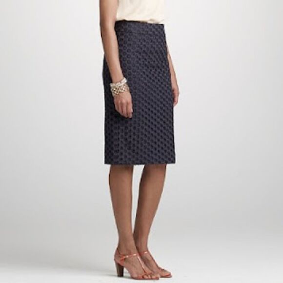 JCrew Cotton navy Eyelet embroidered doughnut Pencil Skirt Size 8 - Picture 4 of 14